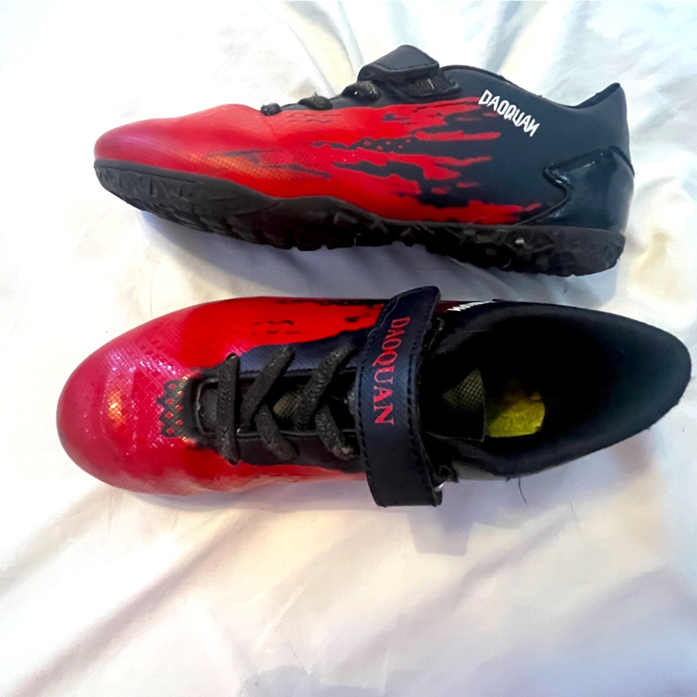 Kids indoor soccer cleats